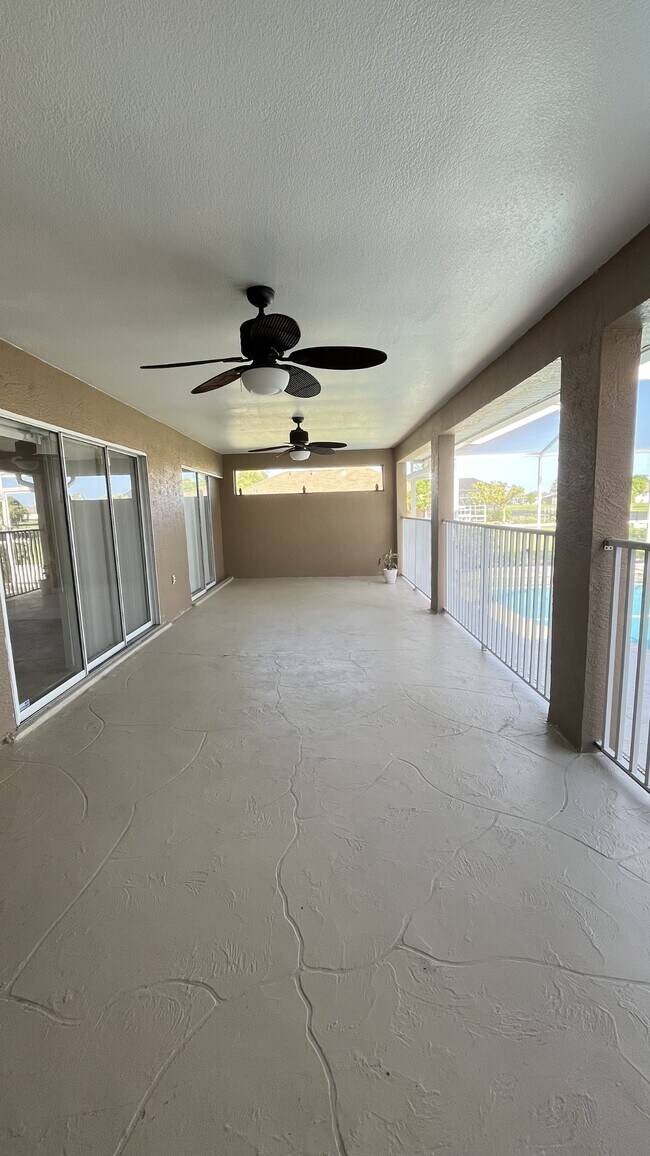 Building Photo - 213 SE 21st St