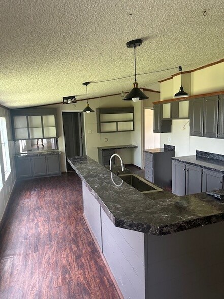 Building Photo - 105 Oakhill Ct