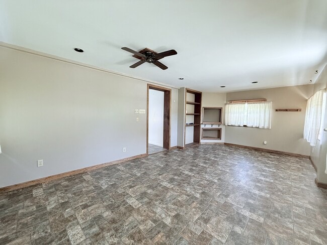 Building Photo - 383 Westover Rd