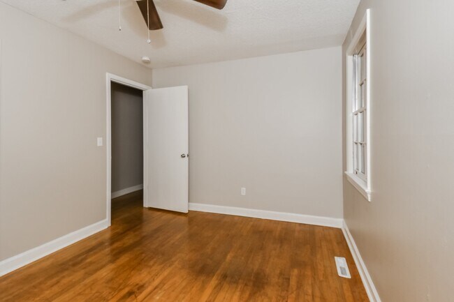 Building Photo - 1827 Beckley Dr