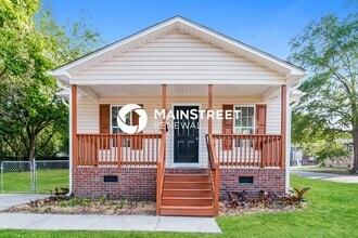 Building Photo - 4 Bedroom Pet-Friendly Home in Selma, NC w...
