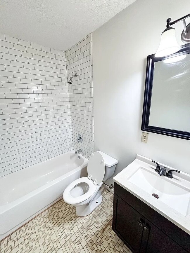 Building Photo - 301 Thacker Loop