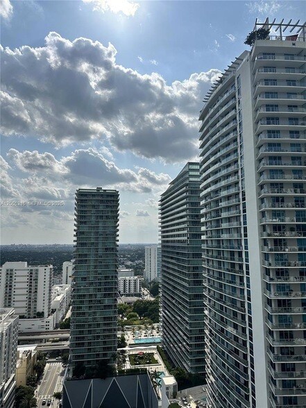 Building Photo - 1080 Brickell Ave