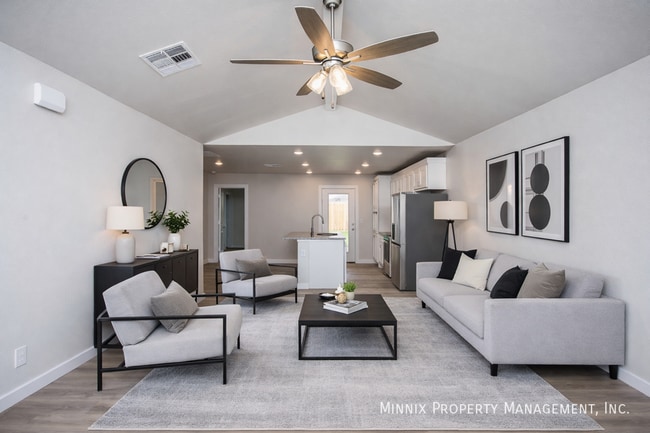 Building Photo - 310 E 77th St