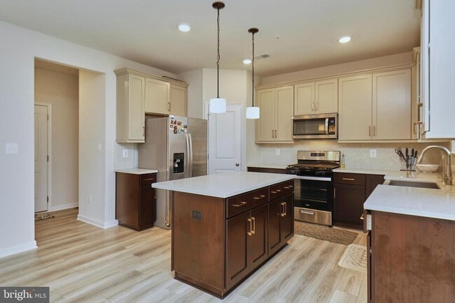 Building Photo - 1006 Shenandoah View Pkwy