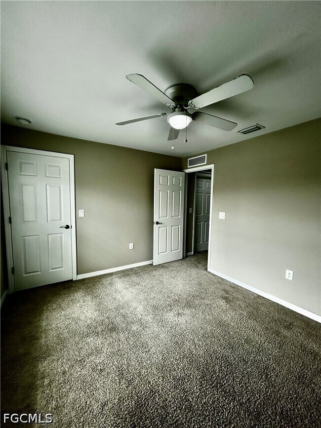 Building Photo - 12117 Palm Cove St