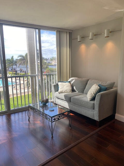 Building Photo - 3212 S Ocean Blvd