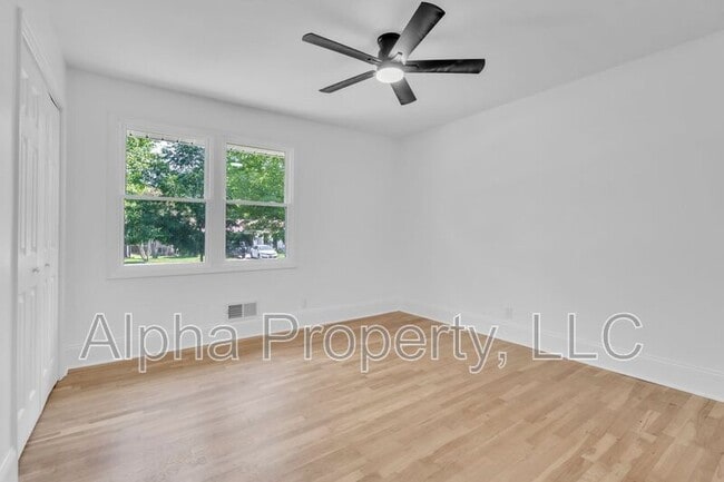 Building Photo - 403 Watkins Rd