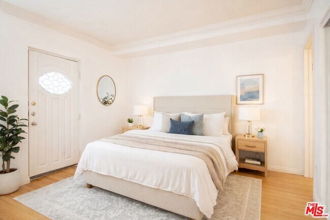 Building Photo - 1154 S Barrington Ave