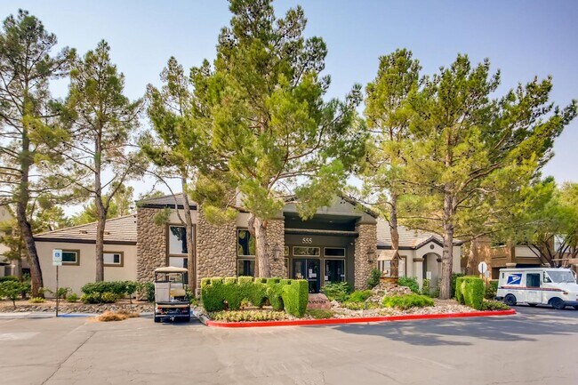 Building Photo - 2nd Floor Condo In Move-in Condition / Gated Southwest Community