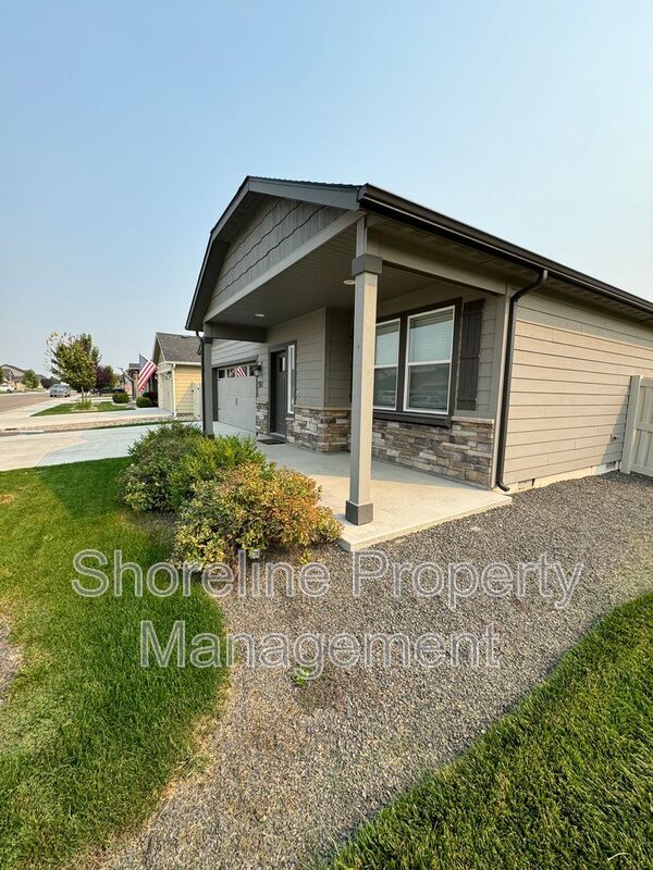 Building Photo - 511 Diamond Lake St