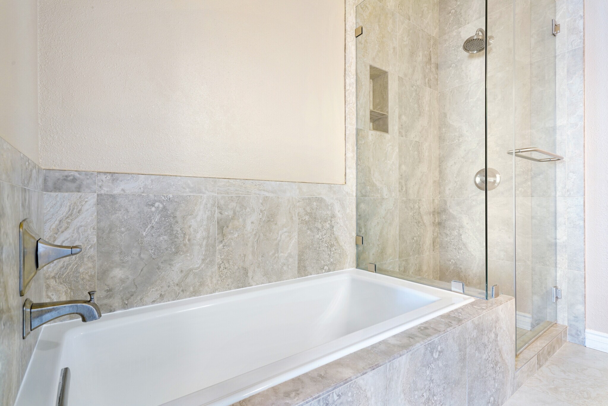 Building Photo - 1820 S Beverly Glen Blvd