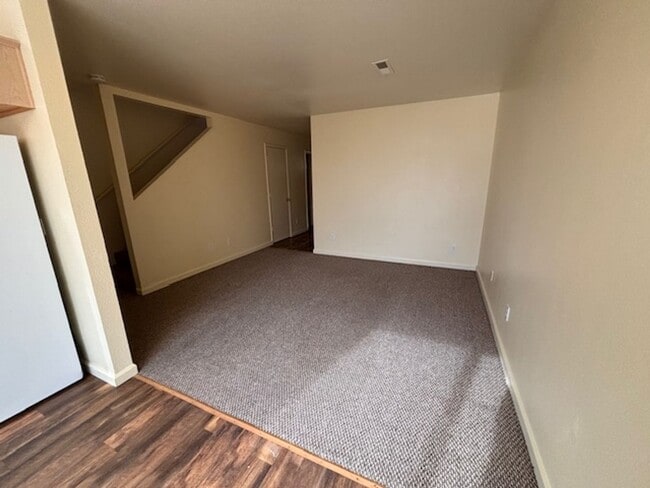 Building Photo - SWE0296>