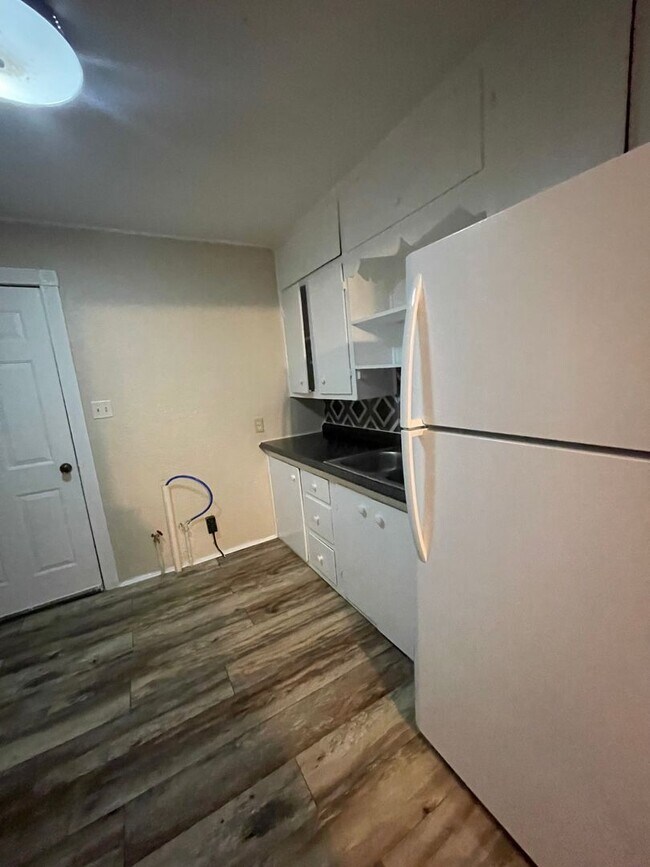 Building Photo - Gorgeous 2 bedroom ready to move in