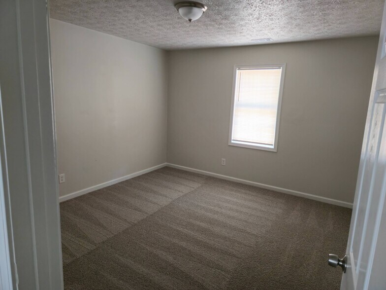 Building Photo - 194 Graham St