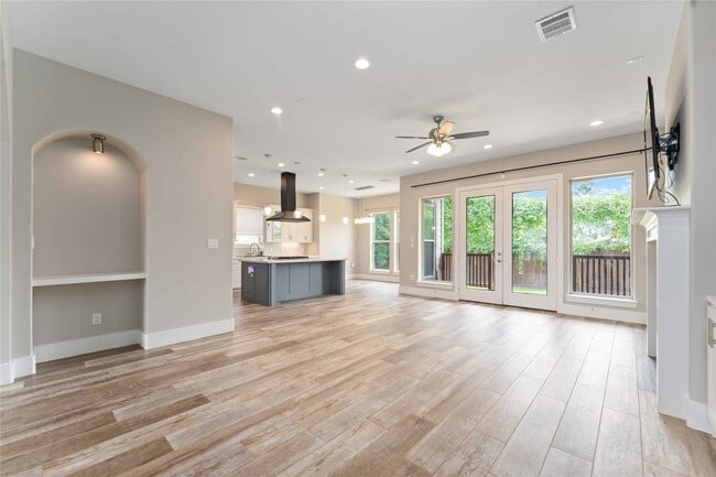 Building Photo - 4310 Fernwood Dr