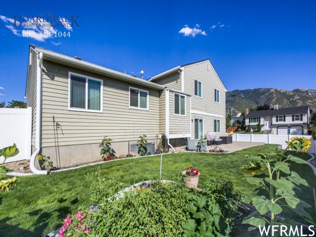 Building Photo - Updated 5-Bedroom Home in Sandy