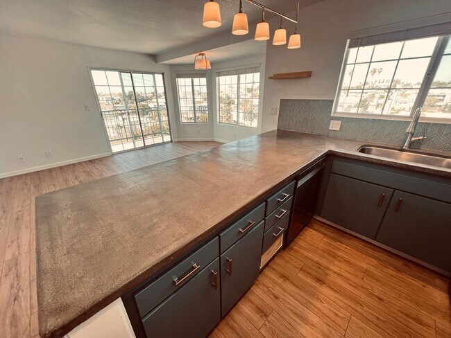 Building Photo - Beautifully Upgraded 2 Bedroom Apartment For Rent!