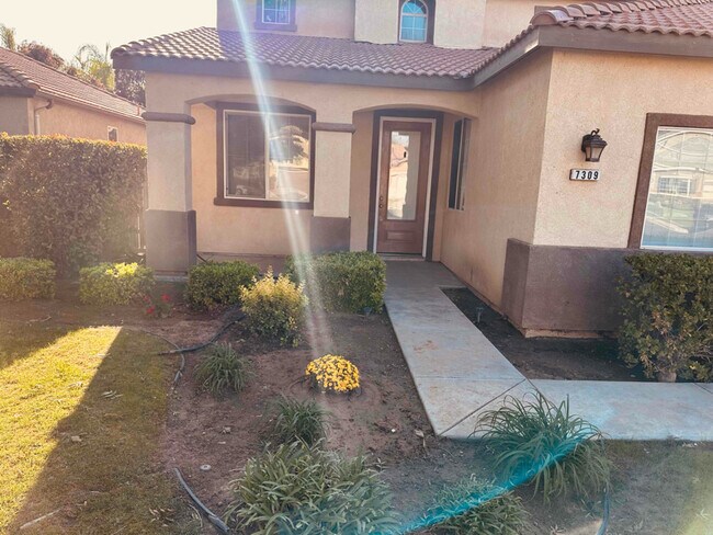 Building Photo - 7309 Sleepy Lagoon Dr