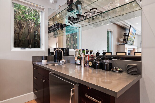 Building Photo - 841 N Crescent Heights Blvd