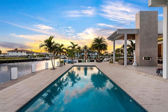 Building Photo - 3701 NE 26th Ave