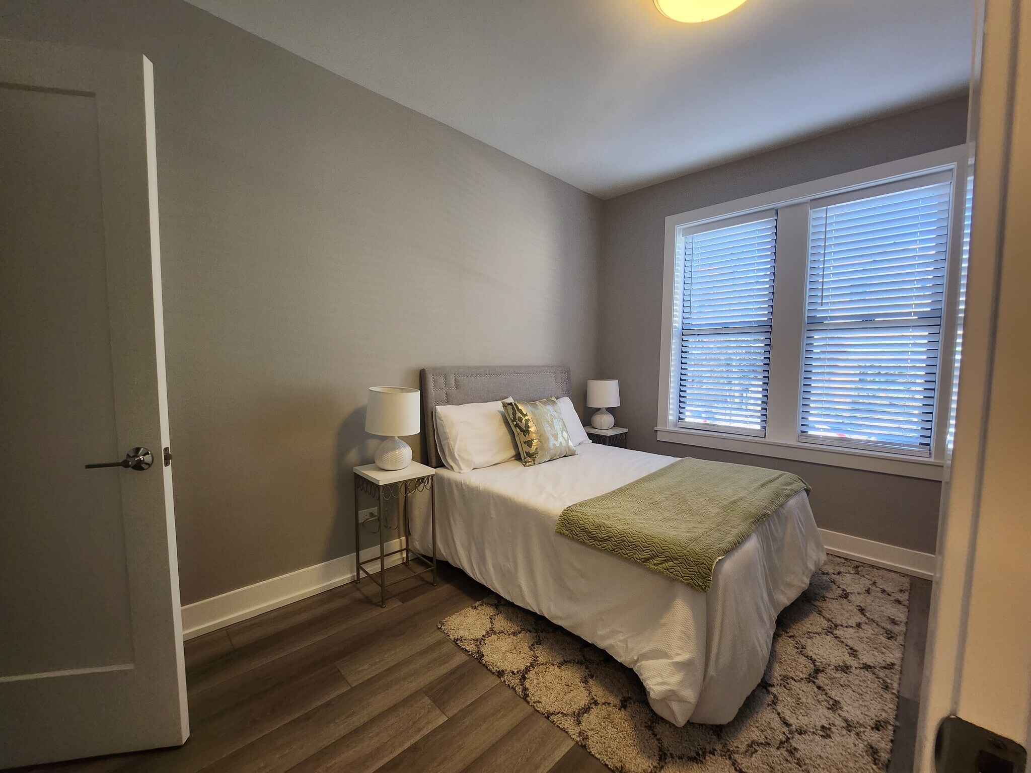 Building Photo - 3937 N Janssen Ave