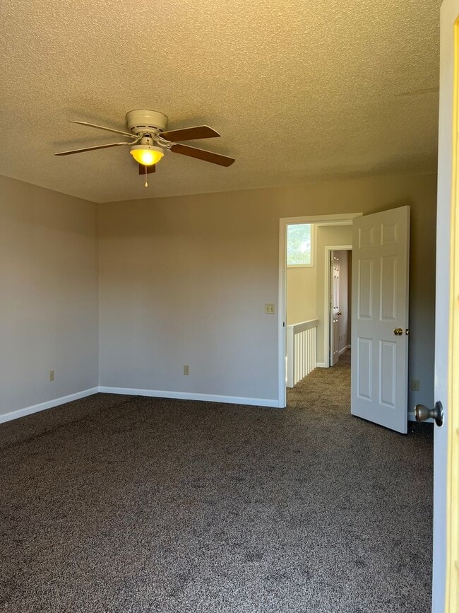 Building Photo - 147 Woodfield Pl