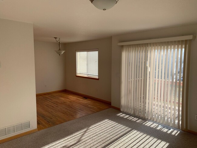 Building Photo - Nice Townhome in Central Loveland