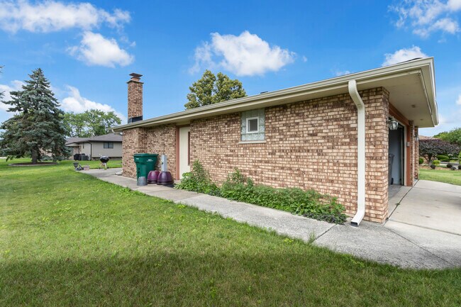 Building Photo - 7736 W 157th Pl