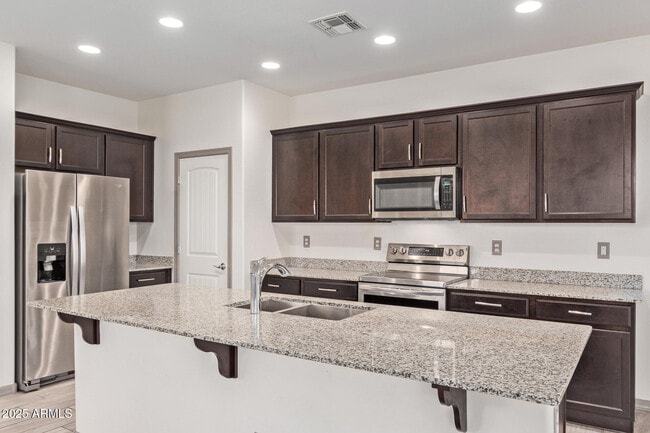 Building Photo - 905 S Canal Dr