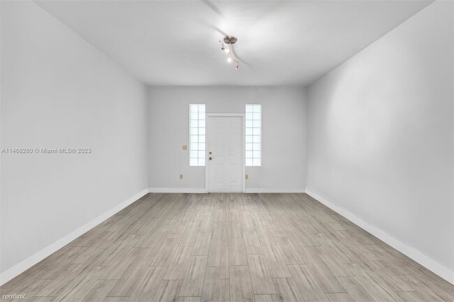 Building Photo - 2 br, 1 bath Condo - 1622 Bay Rd Apt 202