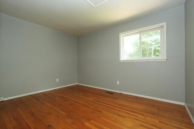 Building Photo - 2912 Cedarhurst Dr