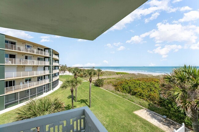 Building Photo - Beautiful furnished Ocean front condo available after April 2026 to December 2026
