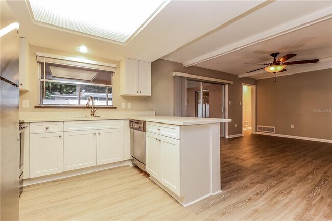 Building Photo - 1352 Ranchwood Dr