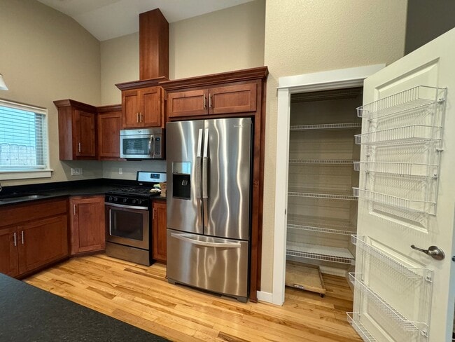 Building Photo - Well maintained, updated 3 bedroom home in quiet neighborhood