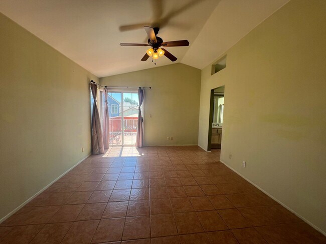 Building Photo - East Palmdale Home