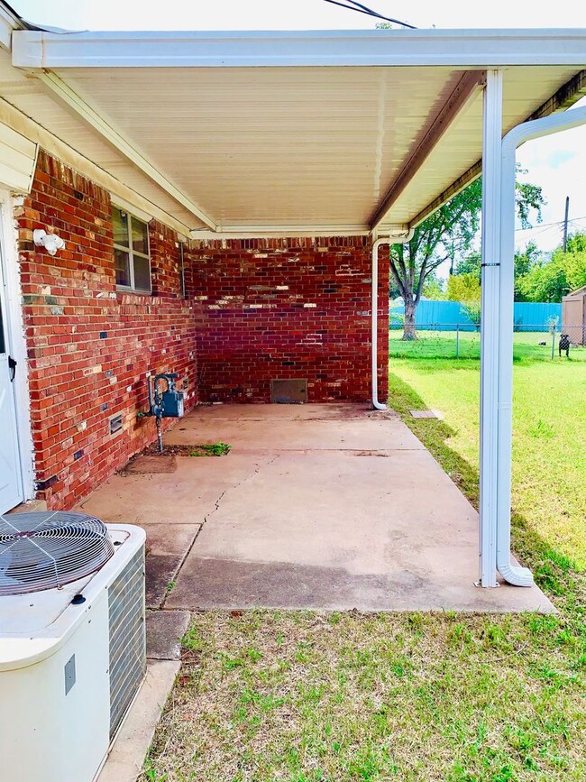Building Photo - Charming 3BD 1BA Home in Yukon!!