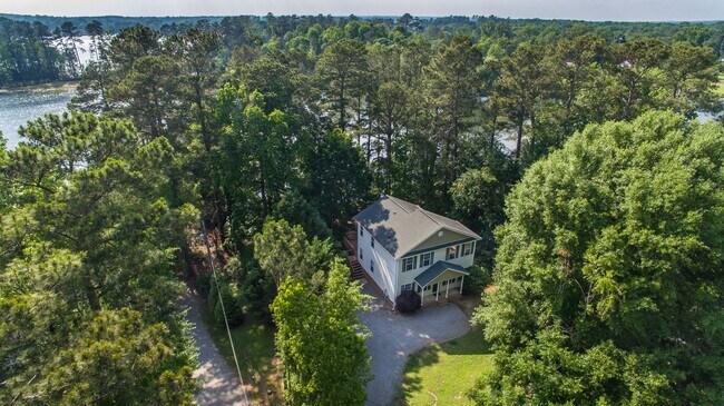 Building Photo - Rare opportunity to rent on LAKE MURRAY!