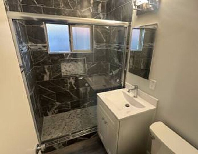 Building Photo - 2BR/1BA Duplex Near Japantown & Downtown S...