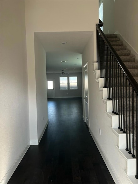 Building Photo - 15501 Ellinger Dr