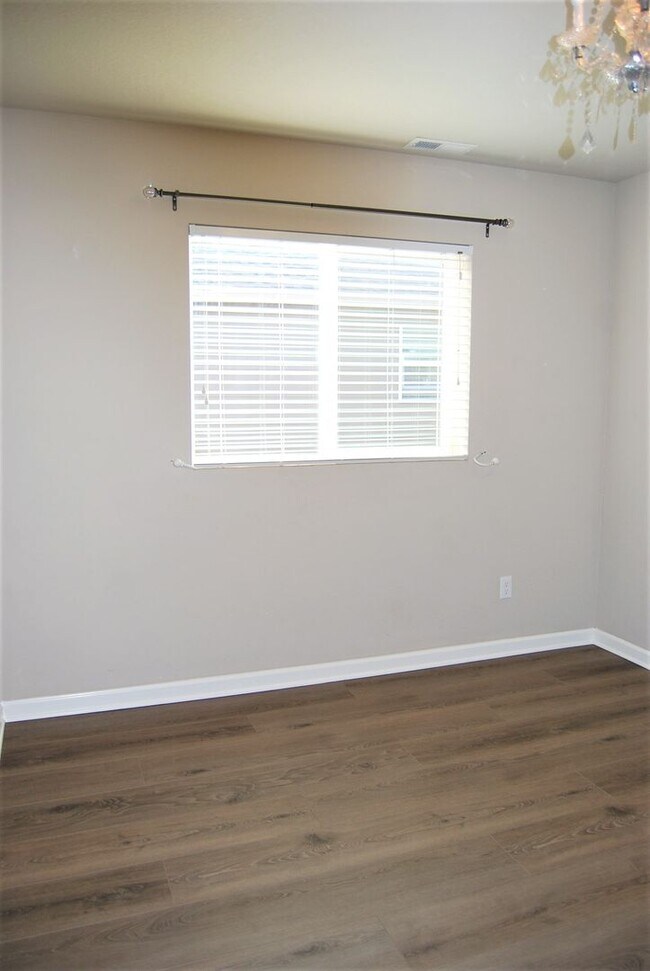 Building Photo - 4 Bedroom 2.5 Bath Home Sherwood OR