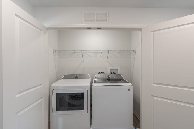 Building Photo - 605 Brook Ct