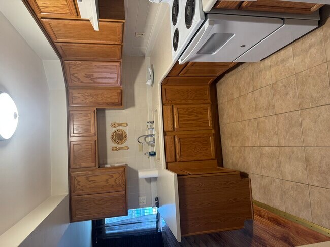 Primary Photo - 6710 W 64th Pl