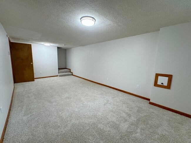Building Photo - 564 Glenside Ln