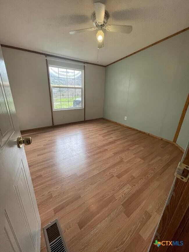 Building Photo - 1201 Island View Dr