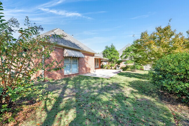 Building Photo - 310 Willow Crest Ln