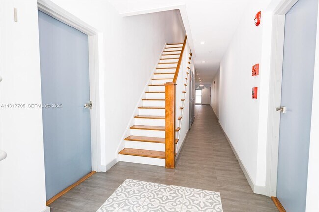 Building Photo - 1814 SW 22nd Ave