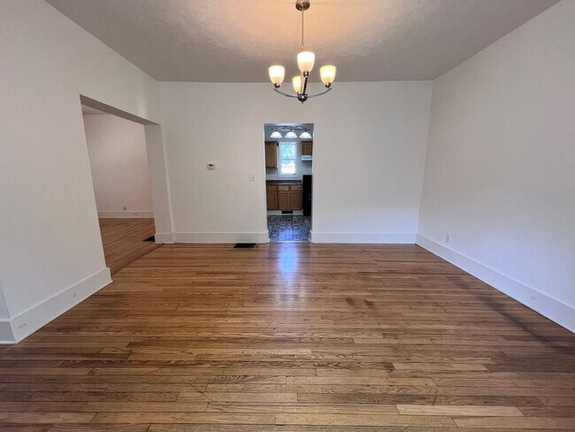Building Photo - Recently Remolded Single Family Home within Blocks of Downtown Grand Rapids!