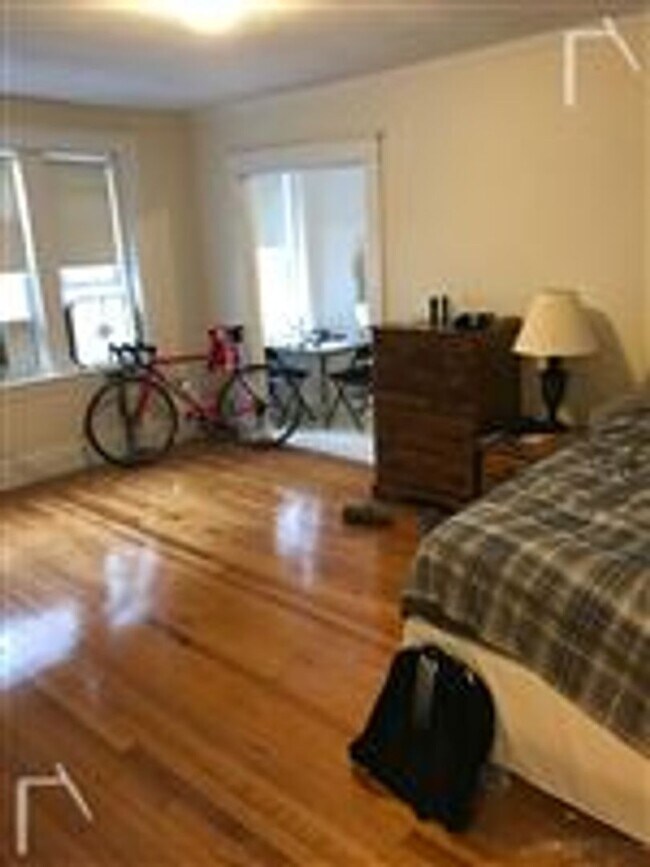 Building Photo - Classic Boston Studio | Elevator Building, Laundry & Parking Available