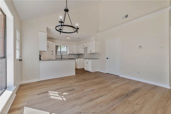 Building Photo - Take a look at this 3 bedroom 2 bath home